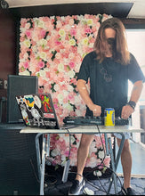 Load image into Gallery viewer, Wavy Tee Pink Cracked skull